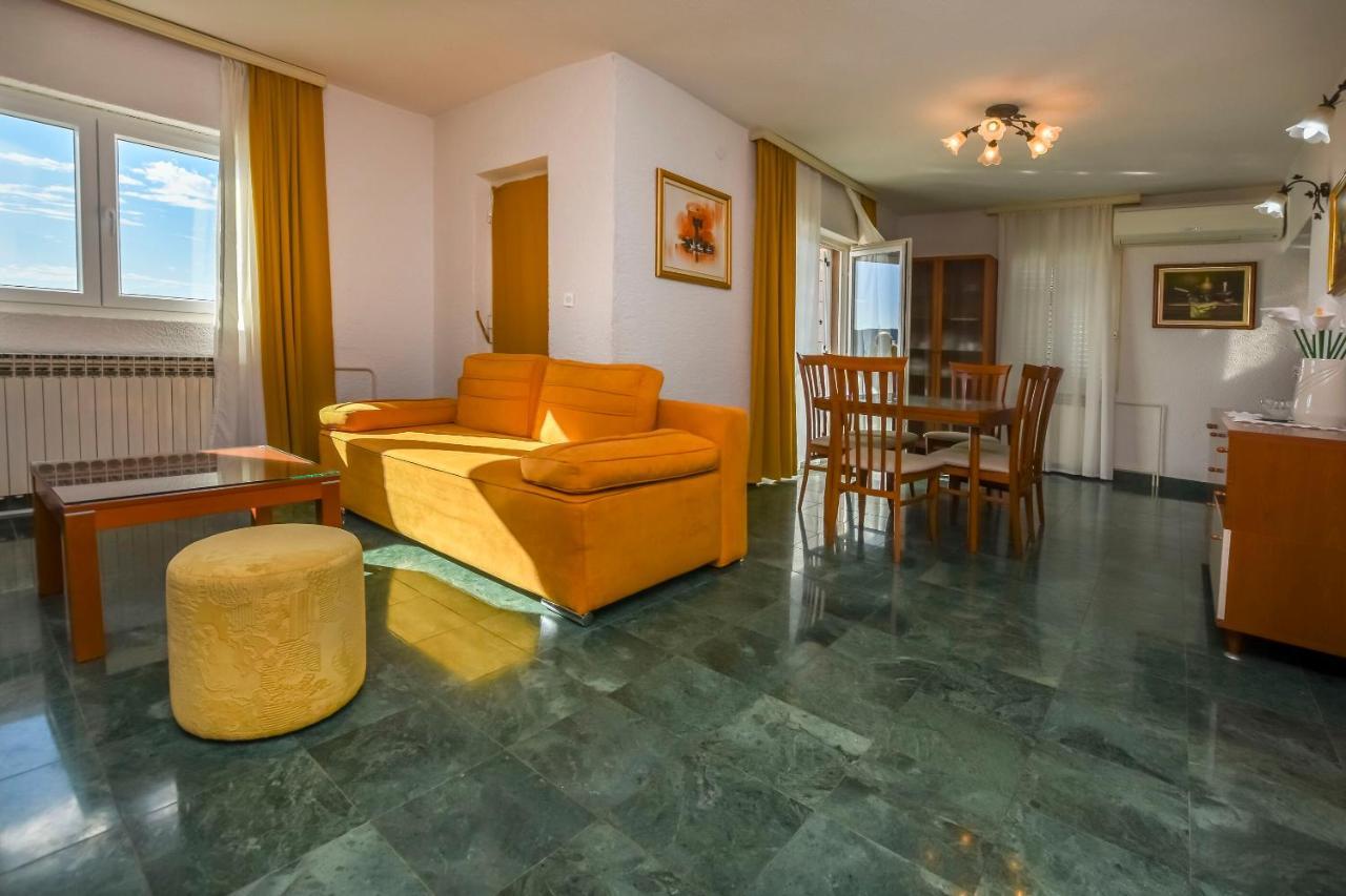 Apartments Dajana Primosten Ngoại thất bức ảnh