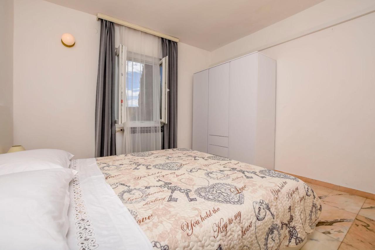 Apartments Dajana Primosten Ngoại thất bức ảnh