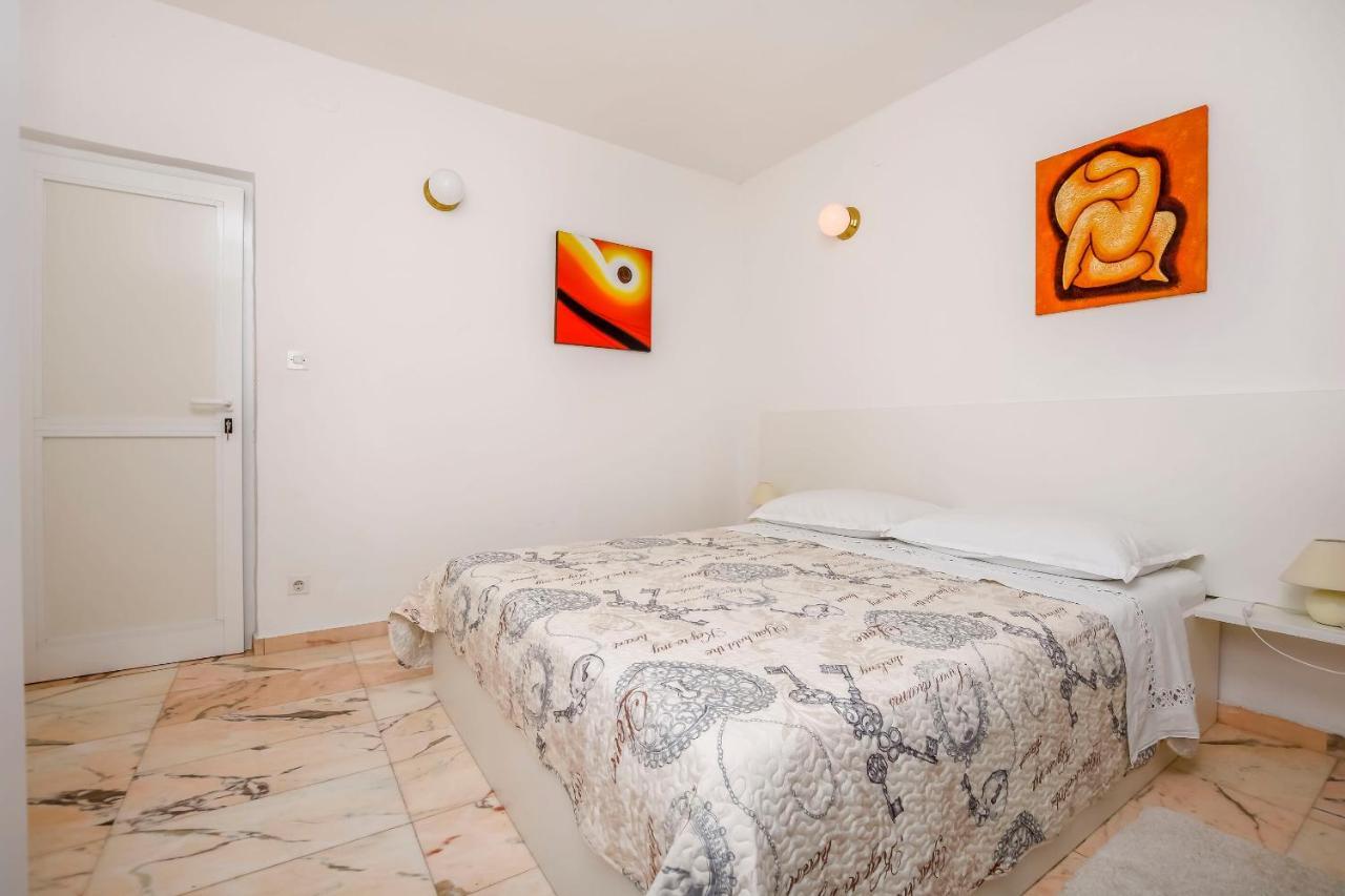 Apartments Dajana Primosten Ngoại thất bức ảnh