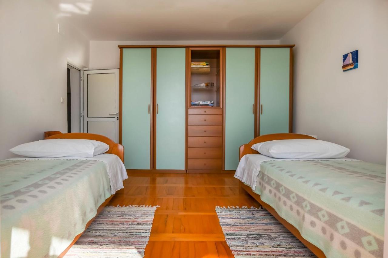 Apartments Dajana Primosten Ngoại thất bức ảnh