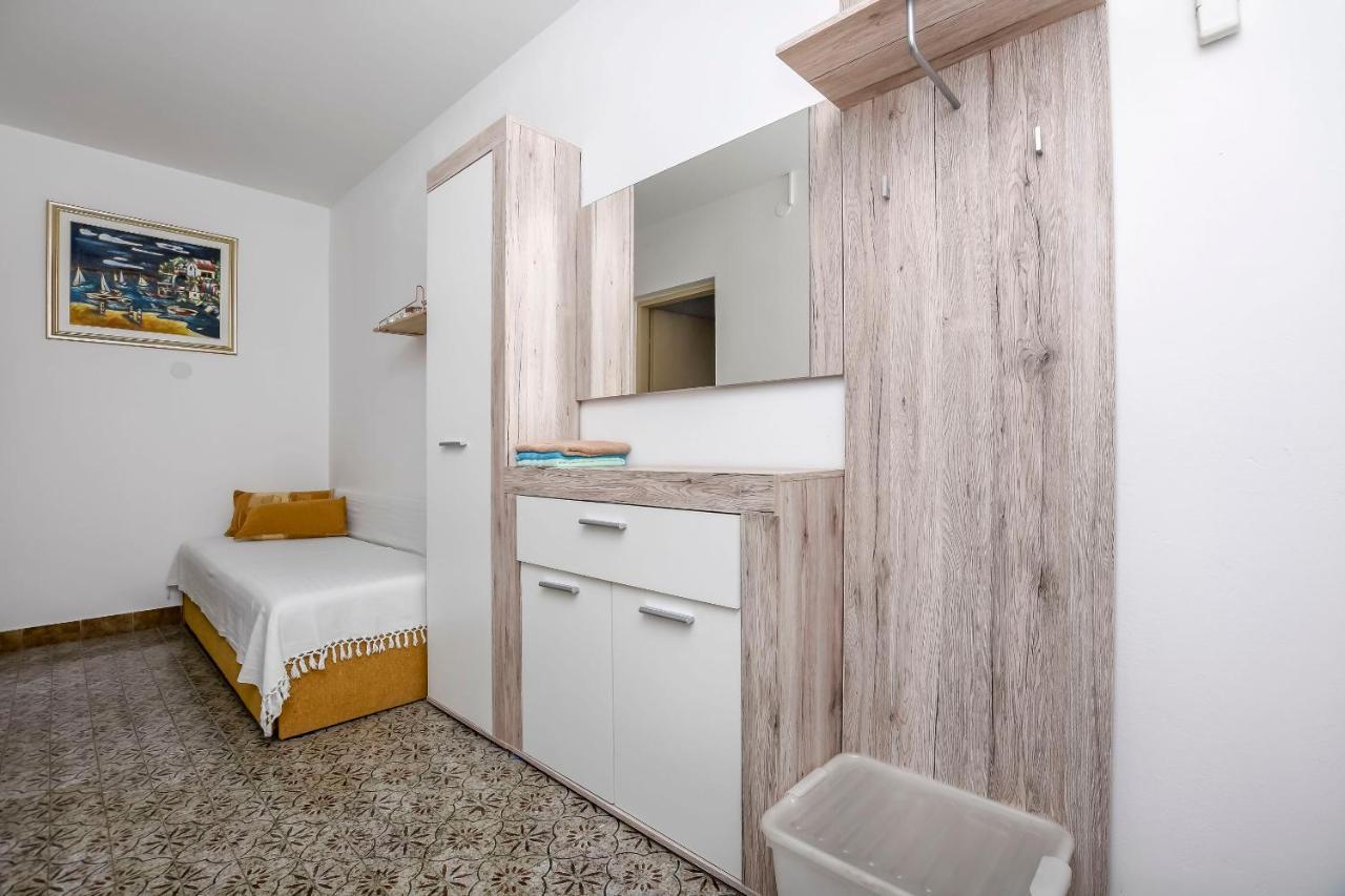 Apartments Dajana Primosten Ngoại thất bức ảnh