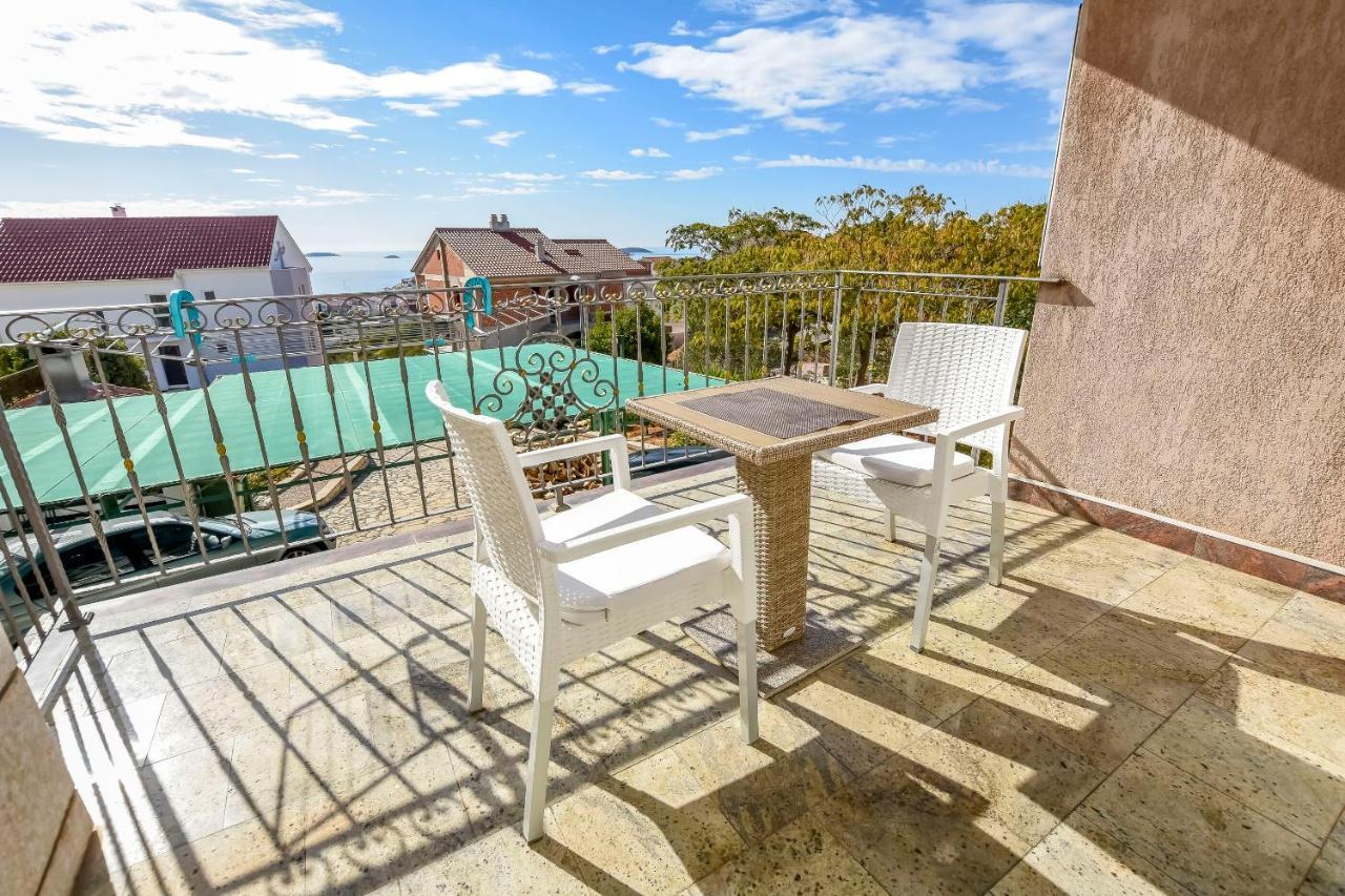 Apartments Dajana Primosten Ngoại thất bức ảnh