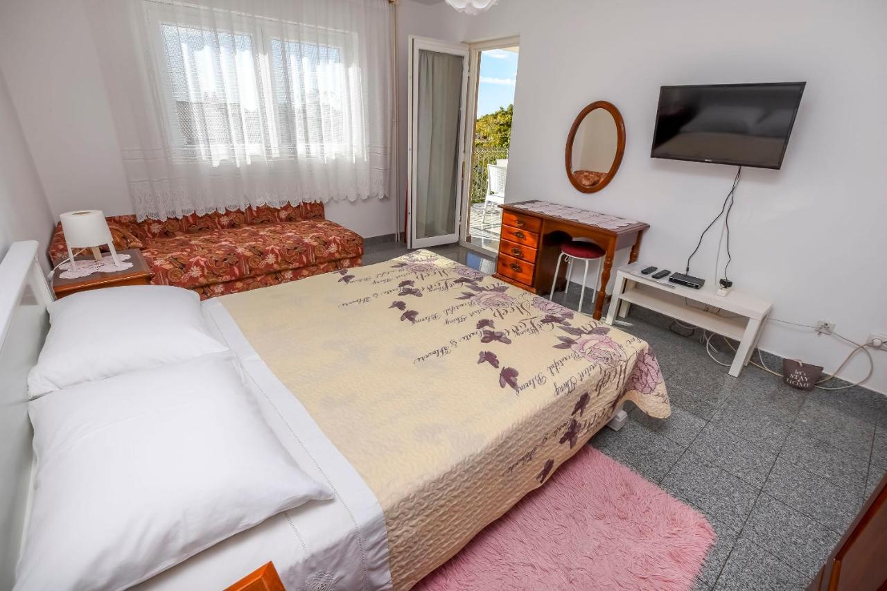 Apartments Dajana Primosten Ngoại thất bức ảnh
