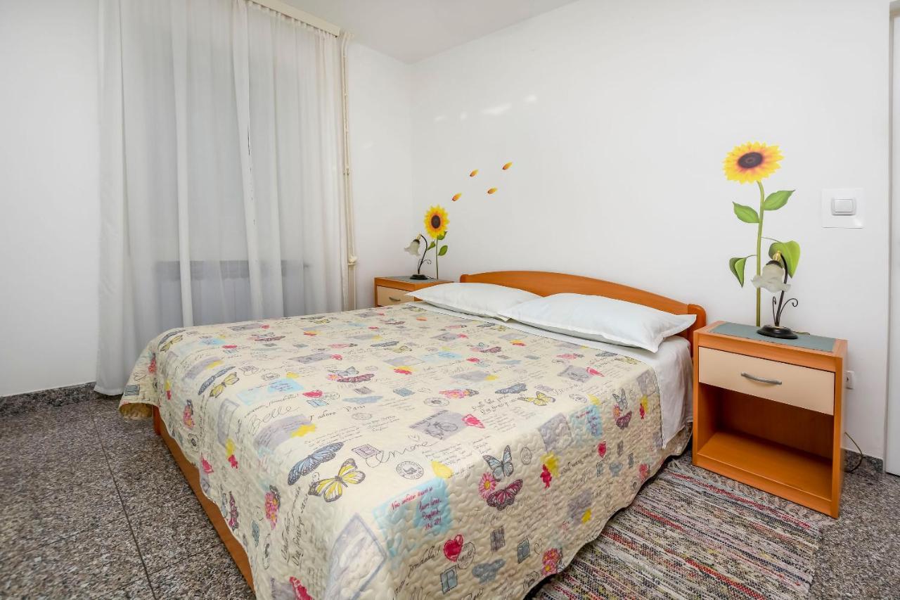 Apartments Dajana Primosten Ngoại thất bức ảnh