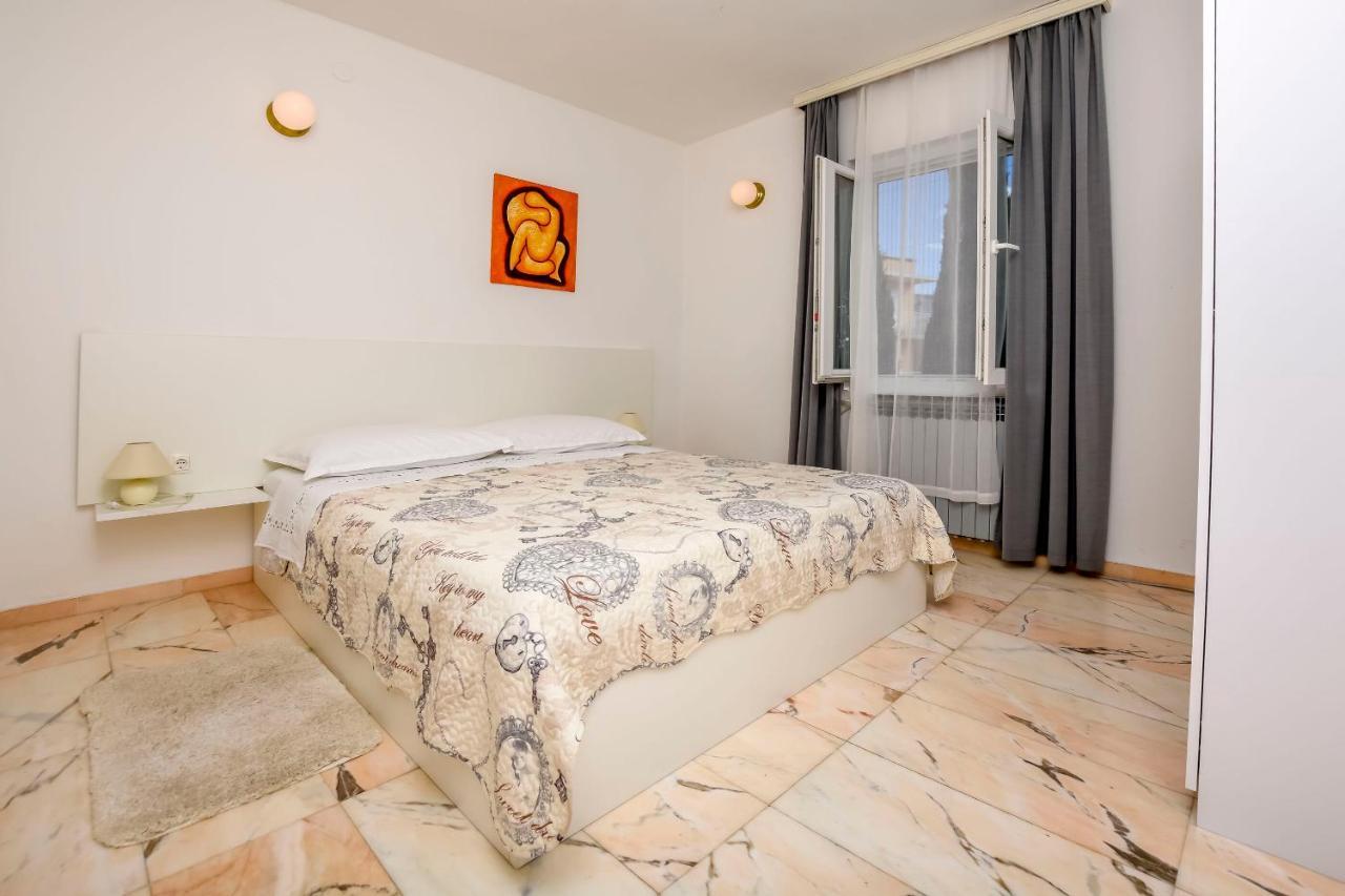Apartments Dajana Primosten Ngoại thất bức ảnh