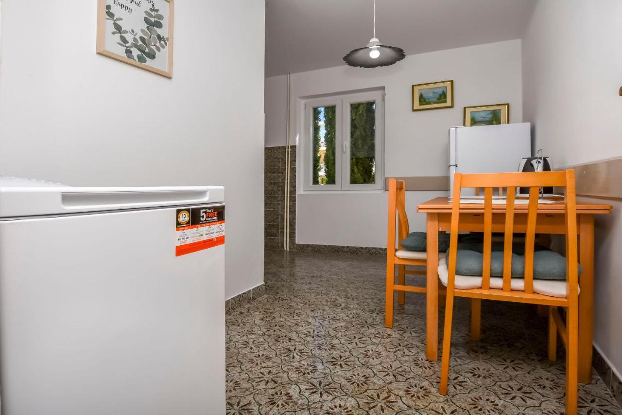 Apartments Dajana Primosten Ngoại thất bức ảnh