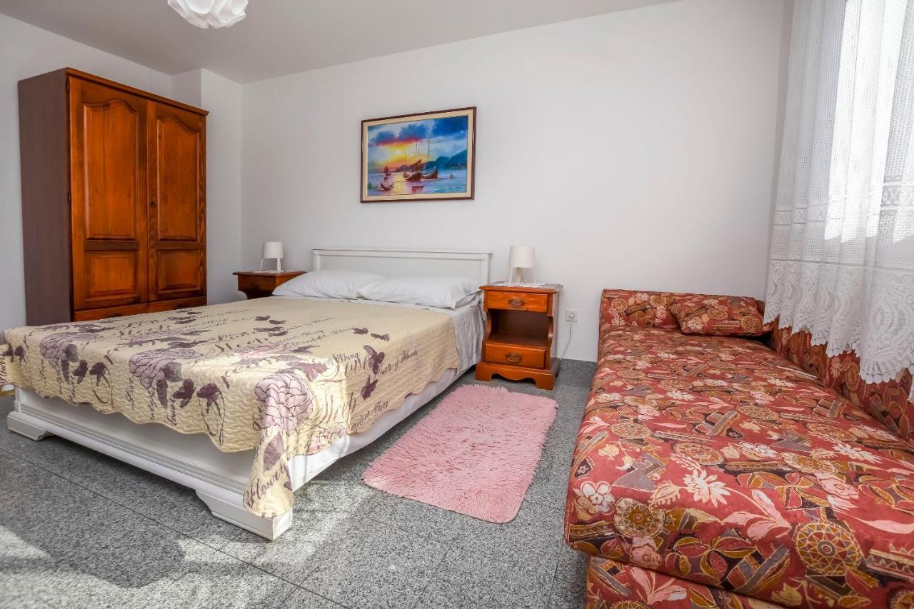 Apartments Dajana Primosten Ngoại thất bức ảnh