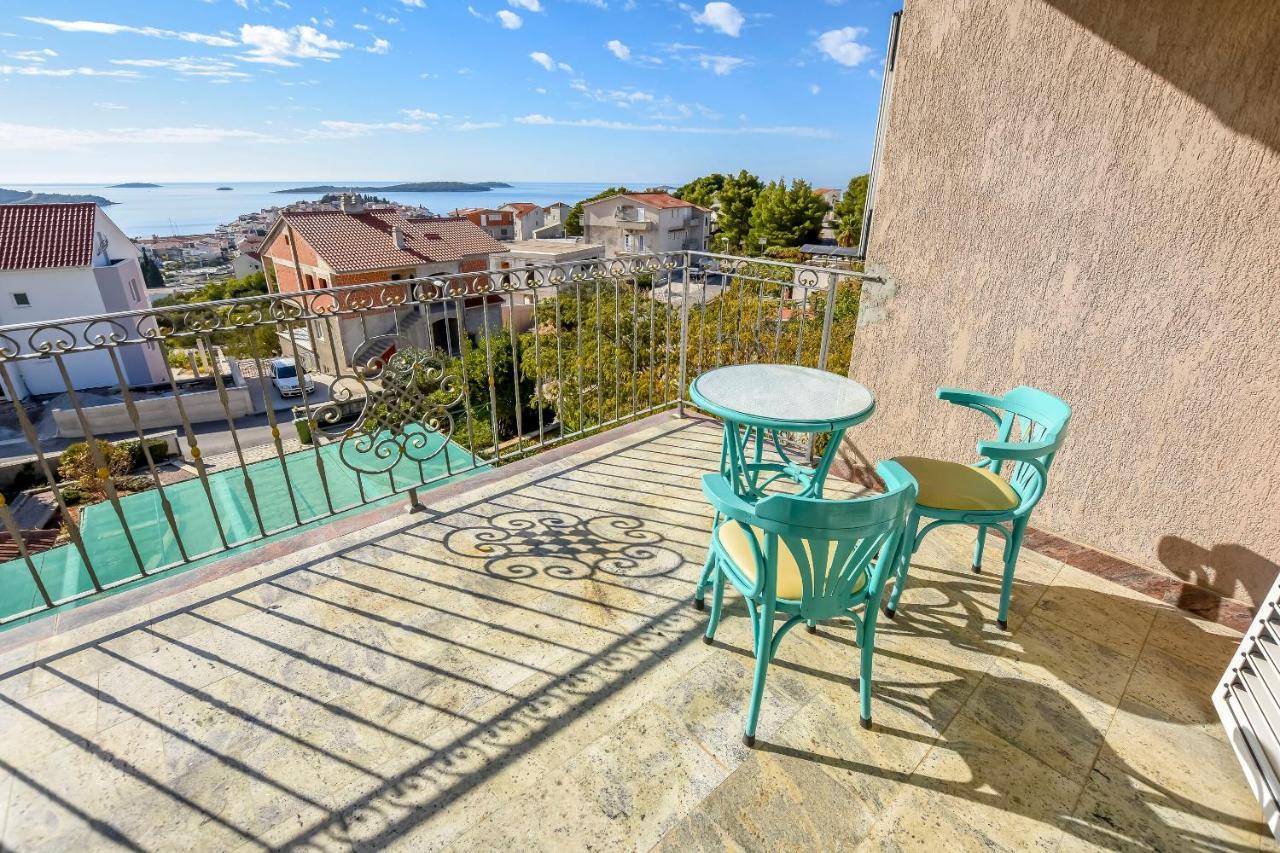 Apartments Dajana Primosten Ngoại thất bức ảnh